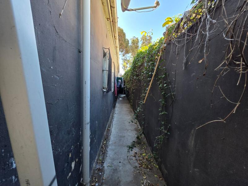 5 Bedroom Property for Sale in Maitland Western Cape